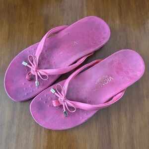 Vionic Women's Vibrant Pink Flip-Flop Sandals